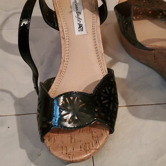 American Eagle black wedge 4 inch sz 6 - Picture 2 of 2
